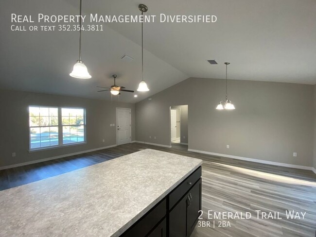 Building Photo - 2 Emerald Trail