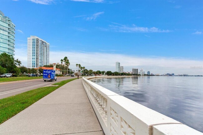 Building Photo - 2912 W Santiago St