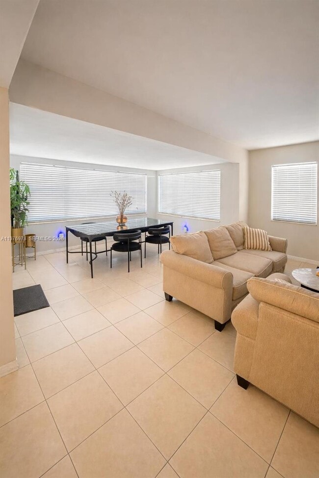 Building Photo - 30 NE 26th St