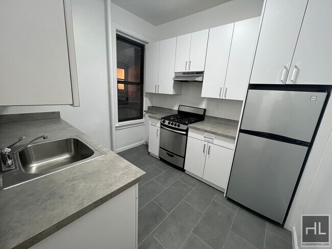 Building Photo - 107 E 88th St