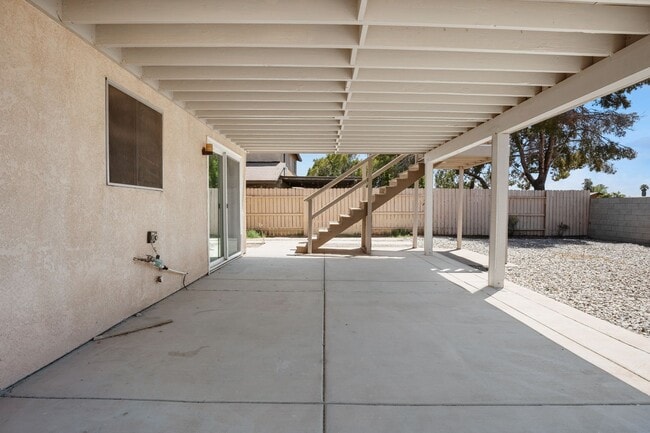 Building Photo - For RENT at Sandalwood Park North