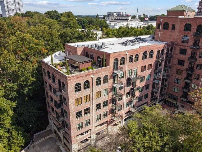 Building Photo - 3235 Roswell Rd NE