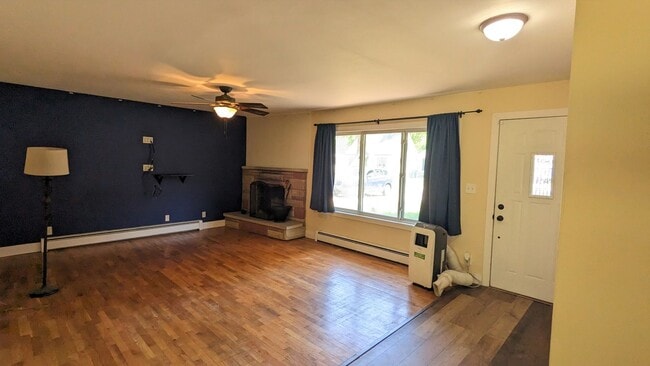 Building Photo - 3555 Chippewa Dr