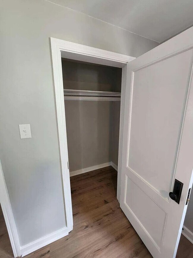 Building Photo - 3915-3917 Mount Troy