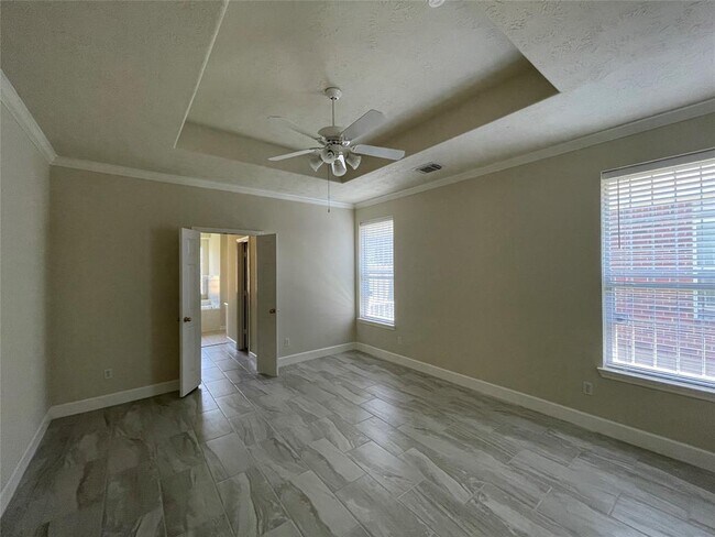 Building Photo - 5934 Heathmoor Ln