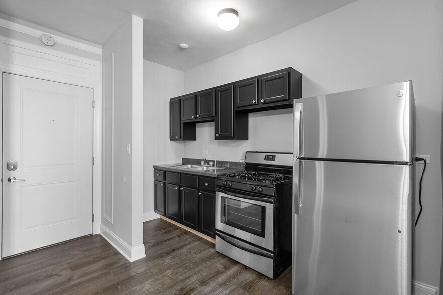 Building Photo - 5847 N Kenmore Ave