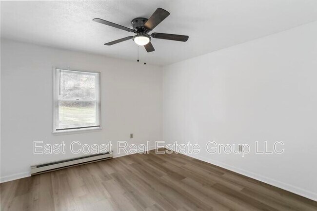 Building Photo - 131 Biser St