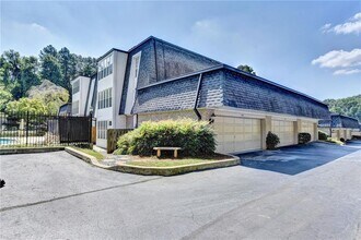 Building Photo - 5115 Chemin De Vie NE
