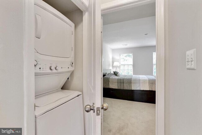 Building Photo - 4600 Potomac Highlands Cir