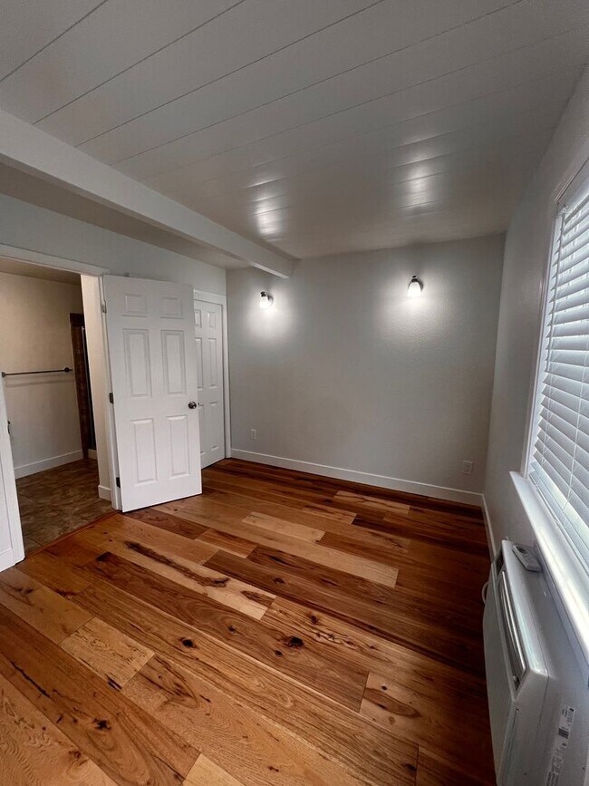 Building Photo - 2 bedroom 2 bath in Concord