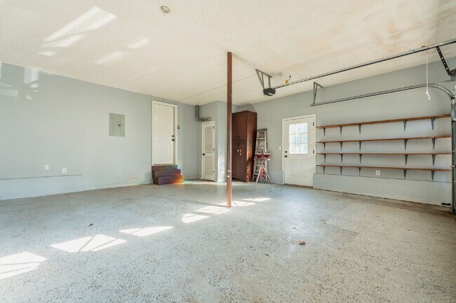 Building Photo - 348 N Birchwood Dr