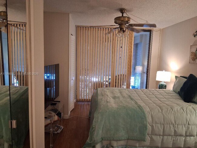 Building Photo - 1100 St Charles Pl