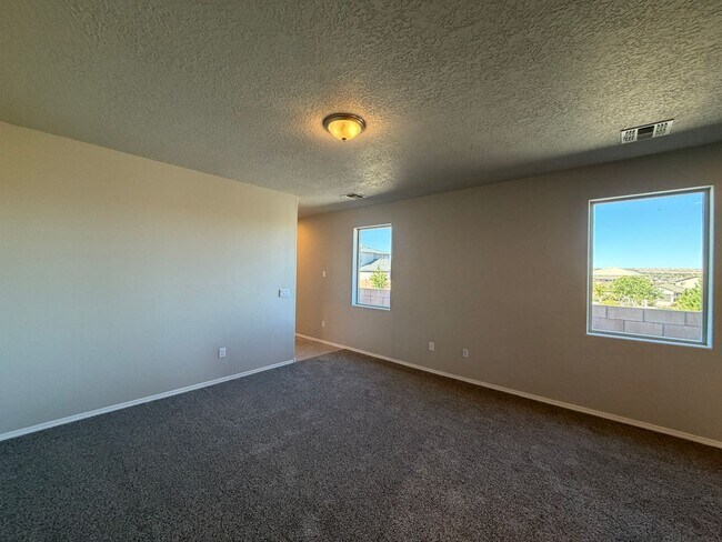Building Photo - 4875 Mount Salas St NE