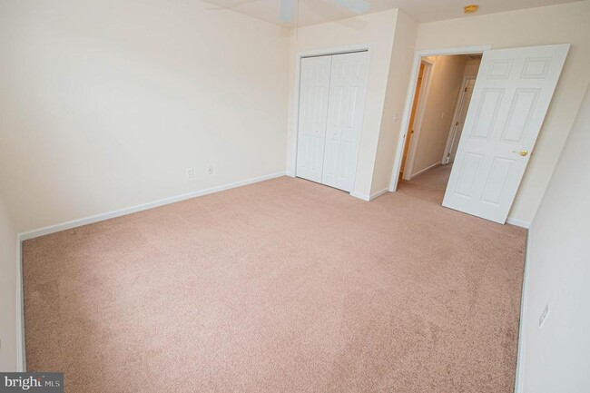 Building Photo - 438 Parkview Ct