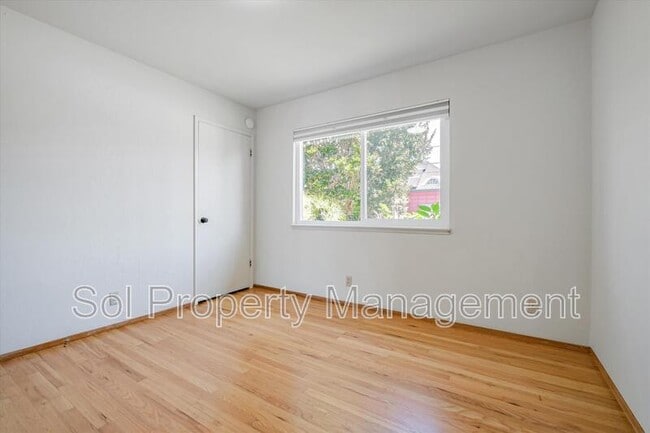 Building Photo - 515 Cayuga St