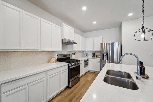 Building Photo - 788 Yellow Birch Ln
