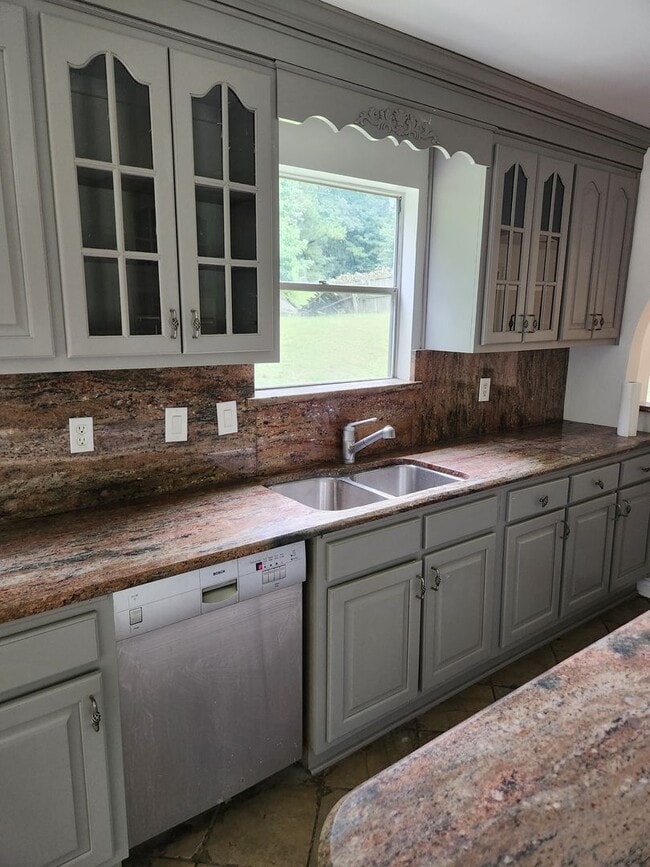 Building Photo - Newly Remodeled City of South Fulton Singl...