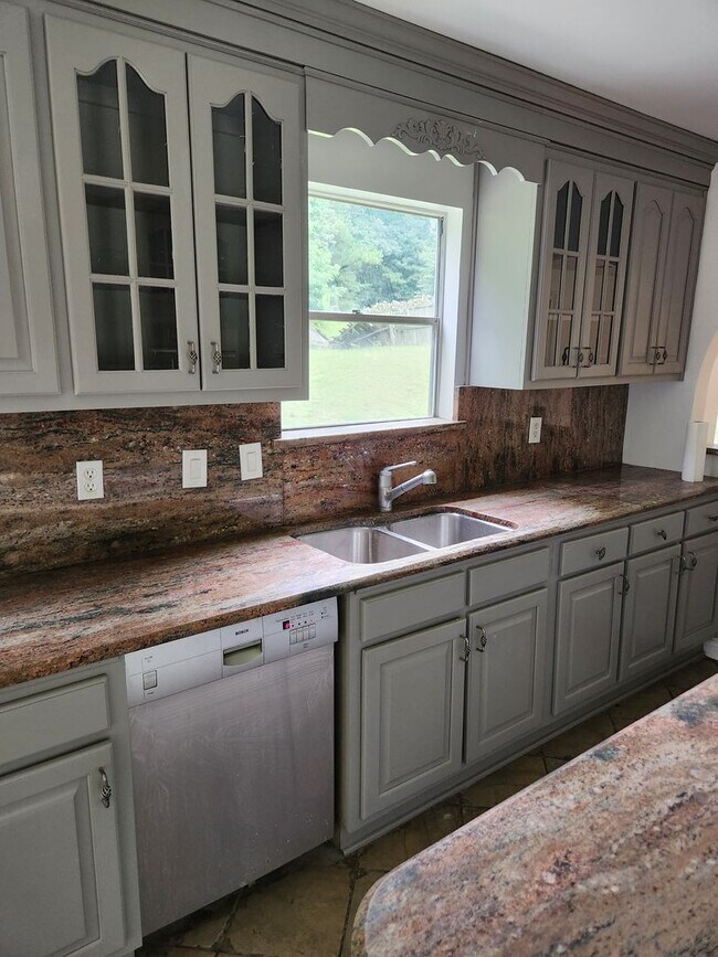 Building Photo - Newly Remodeled South Fulton Single Family