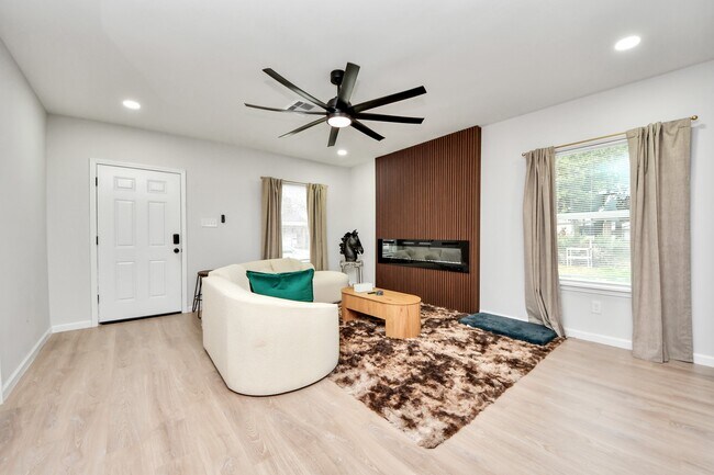 Building Photo - 2811 Winbern St