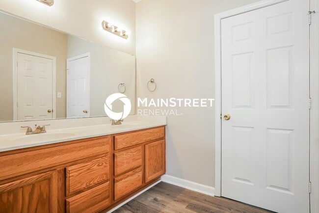 Building Photo - 4 Bedroom Pet-Friendly Home in Durham, NC with Main Street Renewal