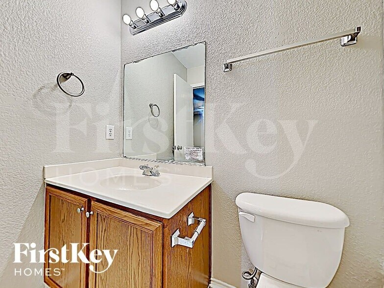 Building Photo - 6933 Meadow Way Ln