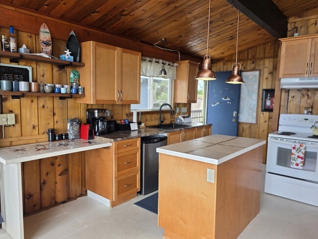 Building Photo - 1563 Edwards Dr