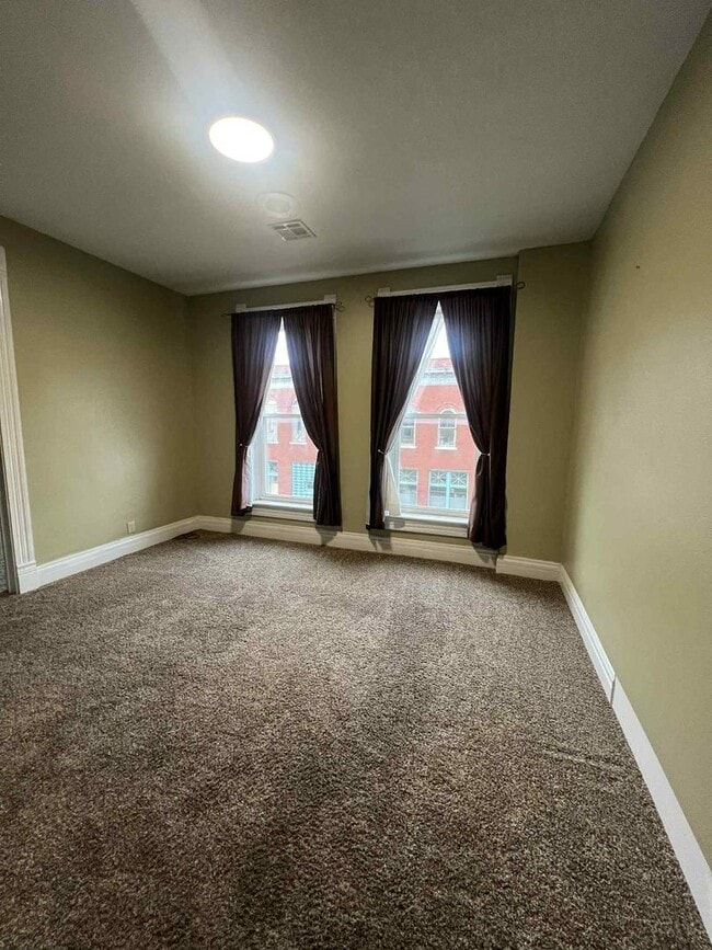 Building Photo - Spacious Loft Living in the Heart of Galen...