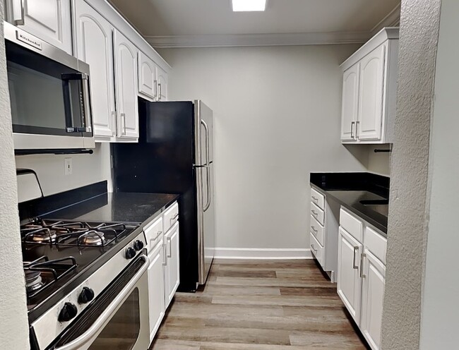 Building Photo - 2065 Dixie Belle Dr