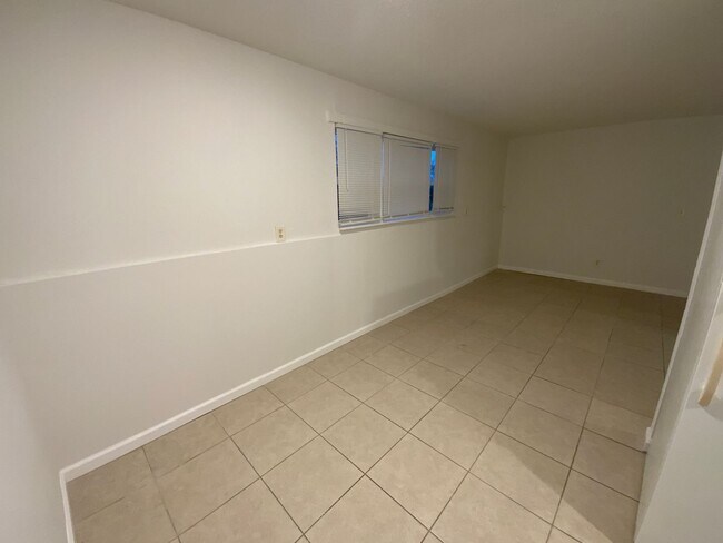 Building Photo - 211 Snead Dr