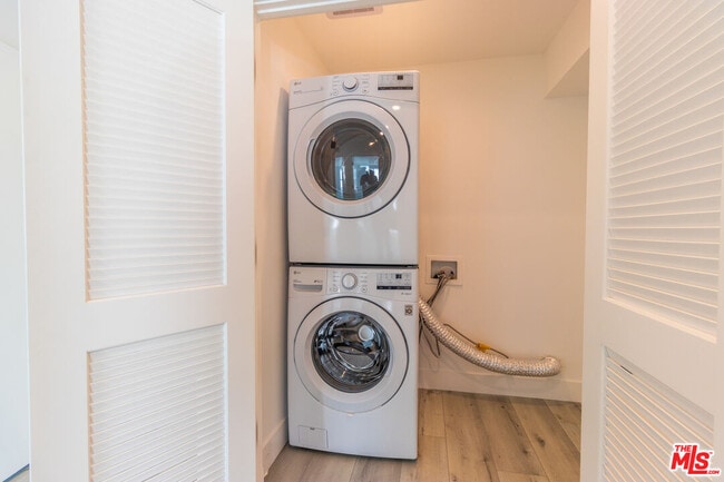 Building Photo - 4295 1/2 Tujunga Ave