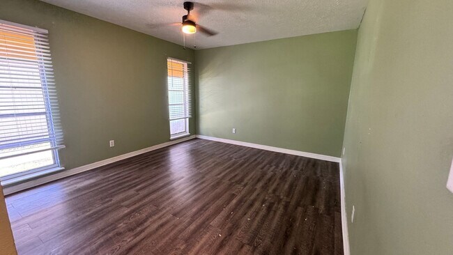 Building Photo - FOR RENT – 2 Bed / 1 Bath Triplex in Citrus Park, Ocala, FL – Available Now!