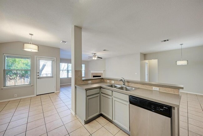 Building Photo - 2308 John Tee Dr