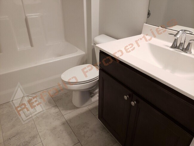 Building Photo - Luxury 3 Story 4 BD/3.5 Bath Townhome @ Sm...