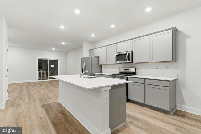 Building Photo - 10632 Meridian Hill Way