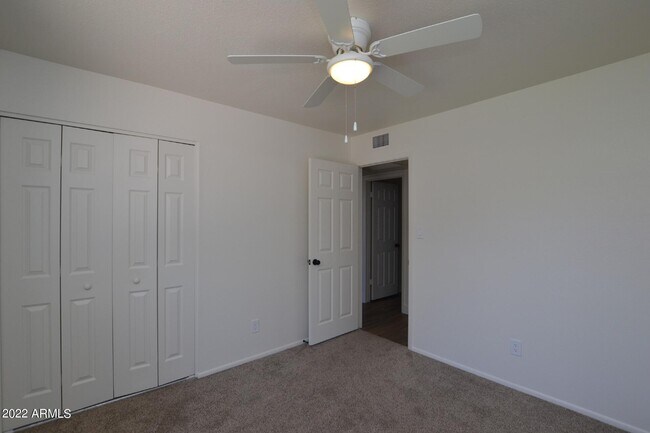 Building Photo - 2206 W Silvergate Dr