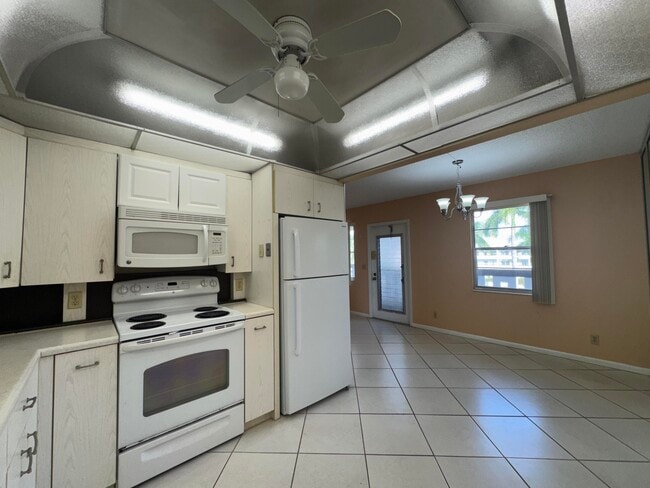 Building Photo - 4053 Hythe A