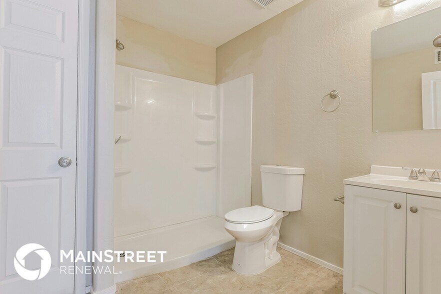 Building Photo - 5062 W Fairview St