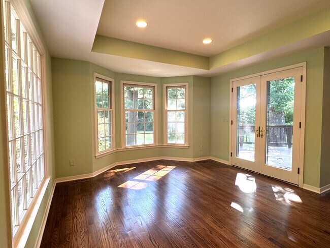Building Photo - Rare lease opportunity in Leawood + Spacio...