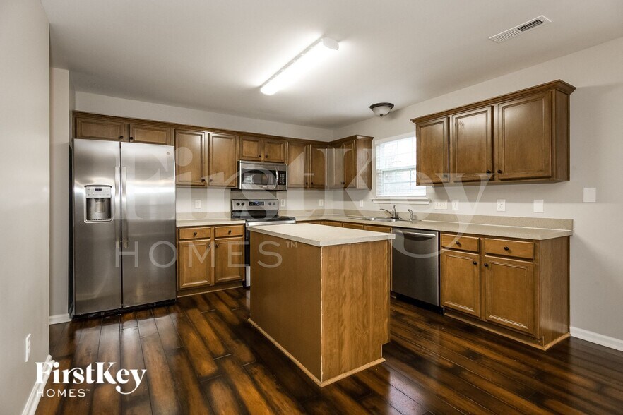 Building Photo - 1817 Elizabeth Oaks Ave