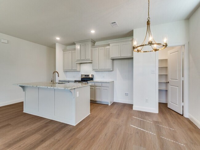 Building Photo - 2704 Donella Dr