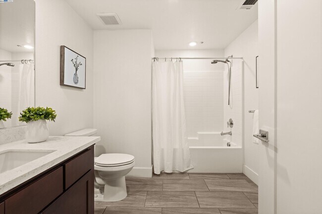 Building Photo - 1655 Delano St