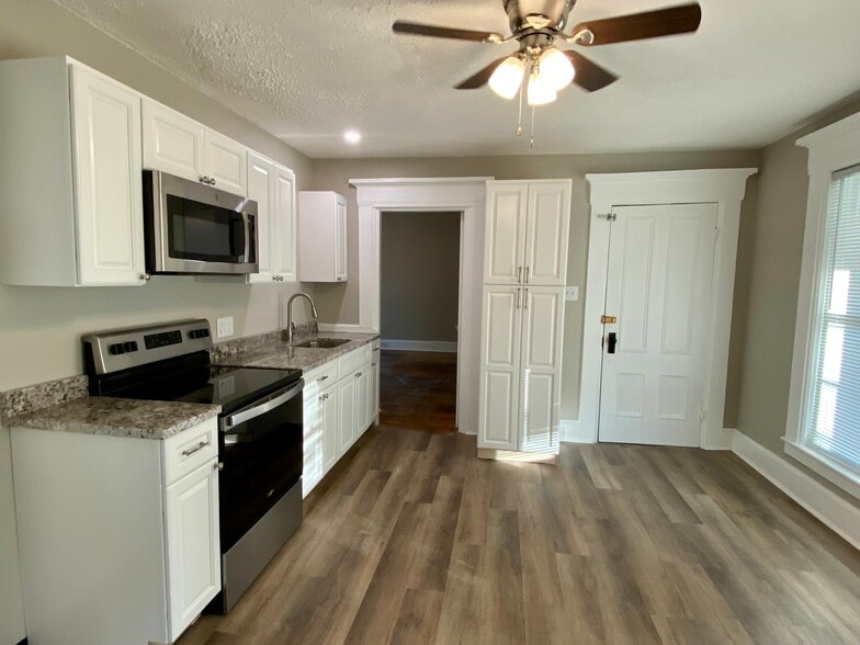 2nd Bed and 2nd unit entrance off kitchen - 193 Pearl St