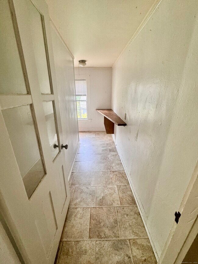 Building Photo - 111 Rockwell St