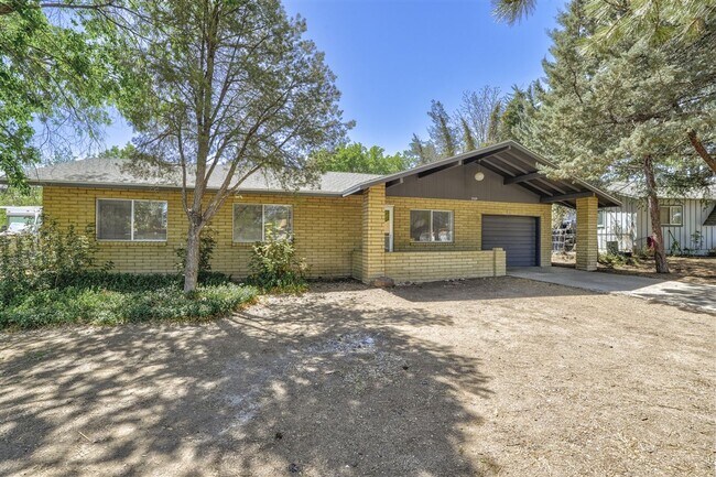 Building Photo - 3 Bedroom, 2 Bath Home with Garage For Rent in Prescott!