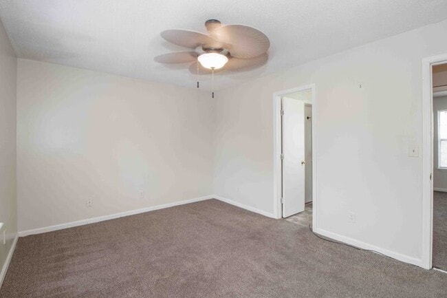 Building Photo - 2002 Tynewood Dr