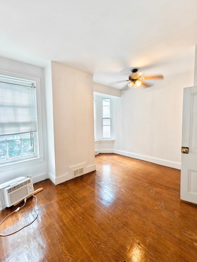 Building Photo - 413 N 33rd St