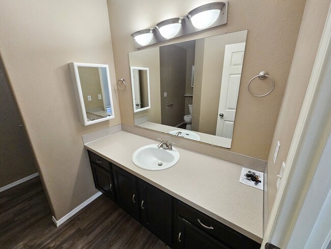 Building Photo - 703 Sitka Deer Ct NW