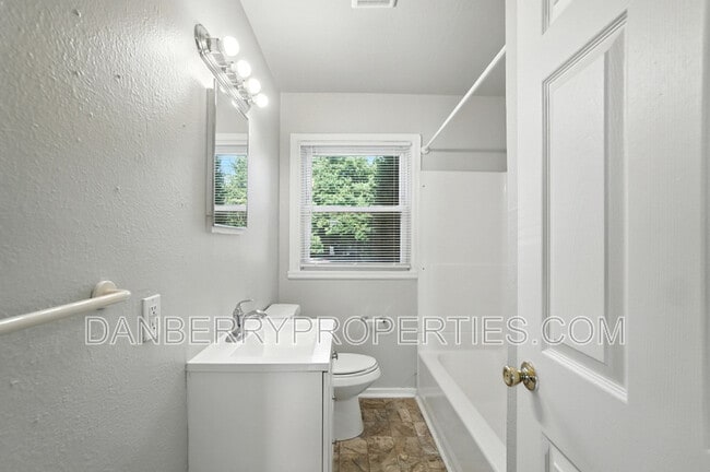 Building Photo - 1126 Searles Rd