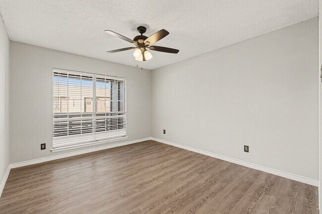 Building Photo - 3621 W Northgate Dr