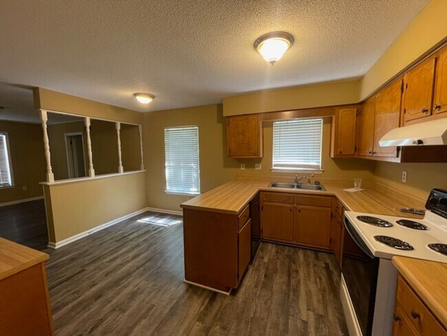 Building Photo - 1757 Custer Dr